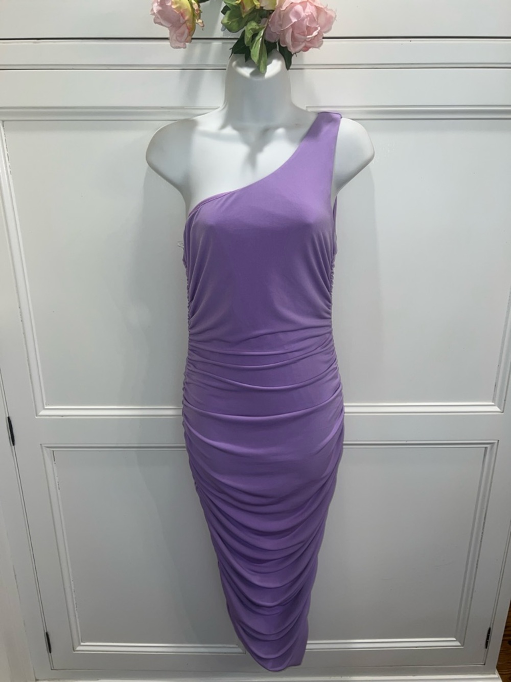 Lulus Dress 👗 🍓💋One-Shoulder Ruched Midi Dress in Lavender